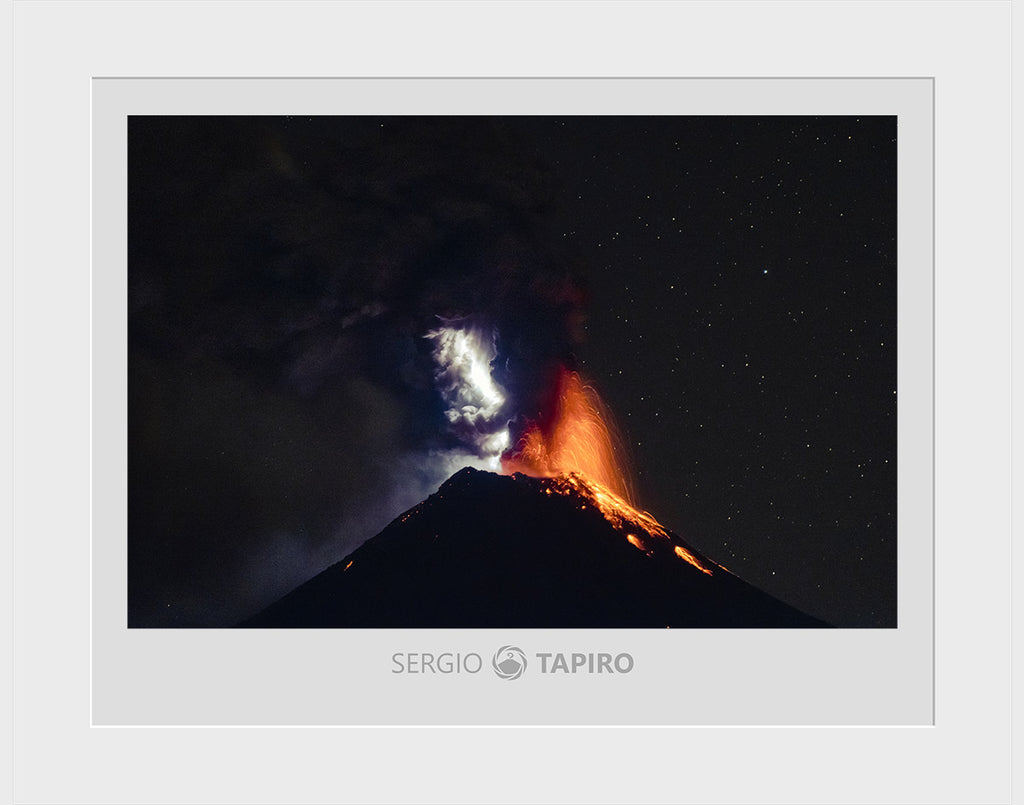 POP: Yin-yang volcánico. Foto del Volcán de Colima por Sergio Tapiro | 35x28cm | Envío Gratis - Sergio Tapiro Fotos de volcanes y Naturaleza | Prints