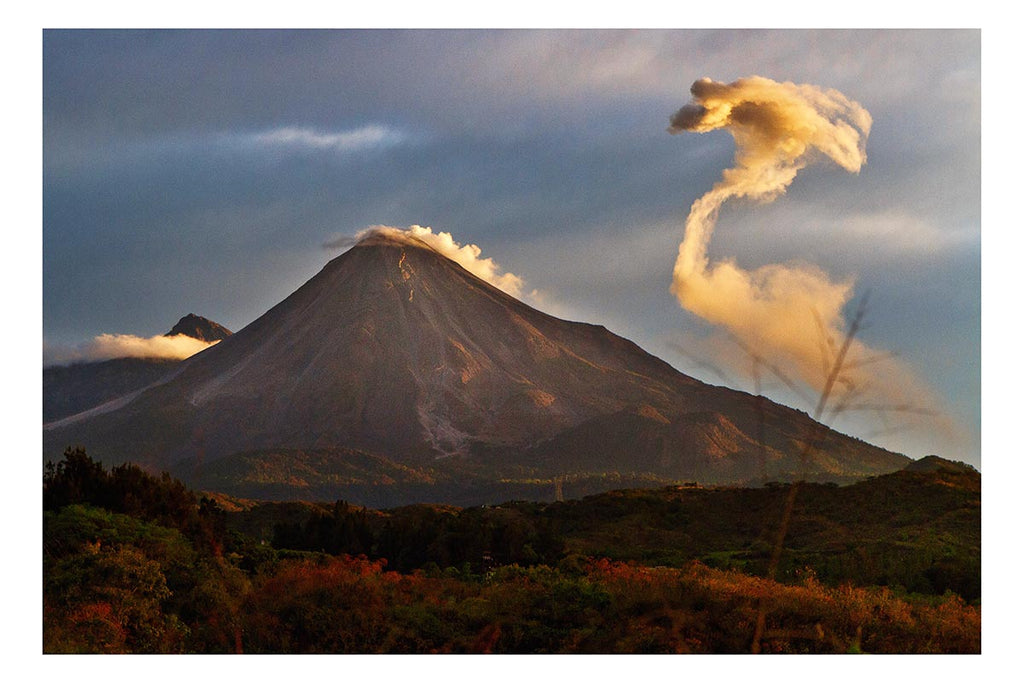 Foto: Quetzalcóatl visita al Volcán de Colima (GDE) - Sergio Tapiro Fotos de volcanes y Naturaleza | Prints