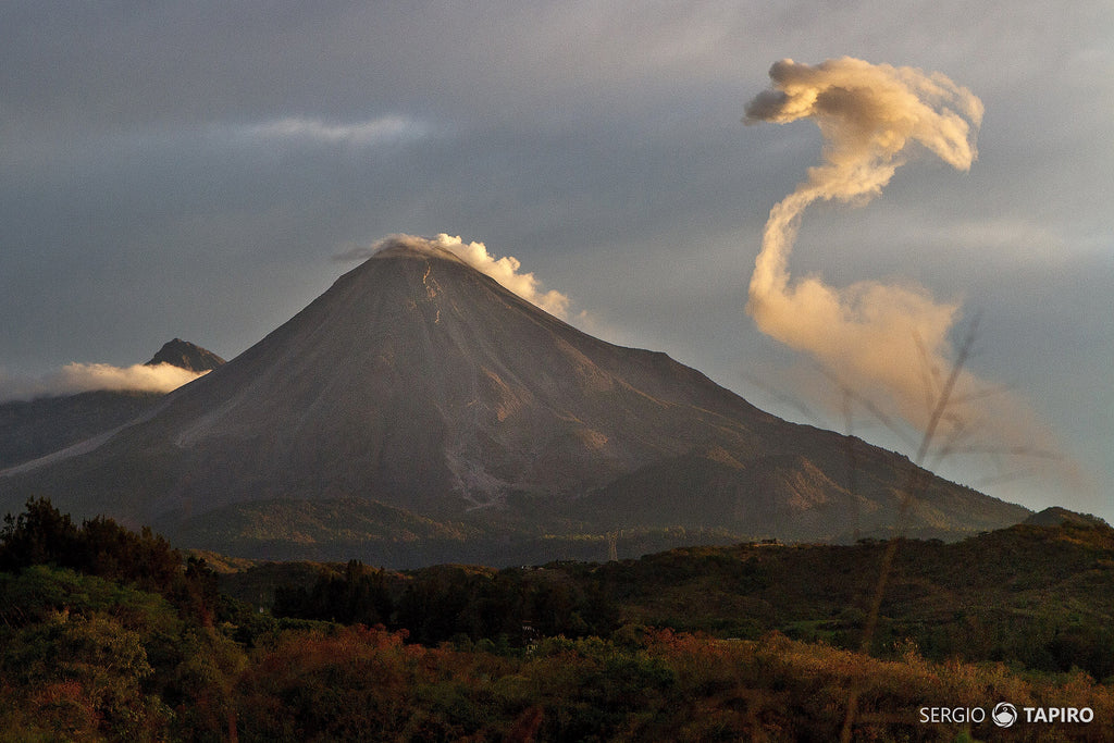 Foto: Quetzalcóatl visita al Volcán de Colima (MED) - Sergio Tapiro Fotos de volcanes y Naturaleza | Prints