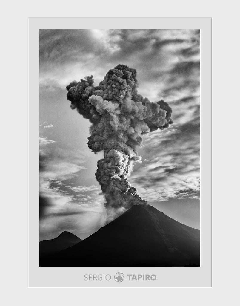 POP: Cruz de ceniza. Foto de Sergio Tapiro | Impresión 28x35cm | Envío Gratis PEQ - Sergio Tapiro Fotos de volcanes y Naturaleza | Prints